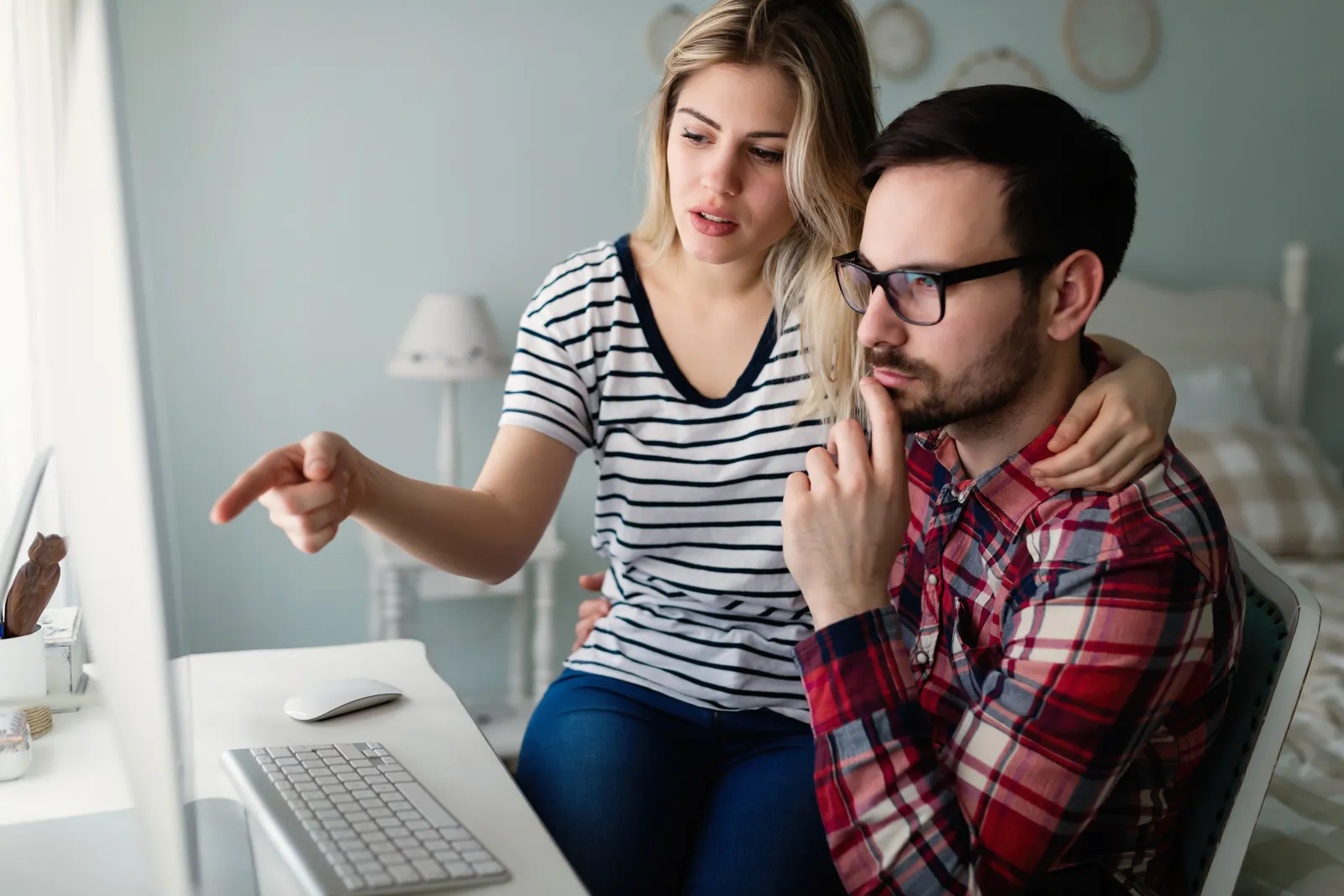 homeowners-analyzing-illinois-property-tax-credit